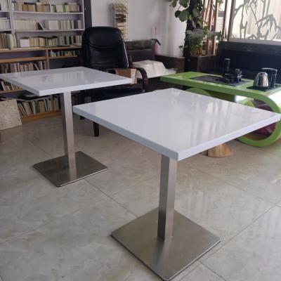 Chine Tableau en pierre artificiel commun sans couture 130cm non poreux pour le café à vendre