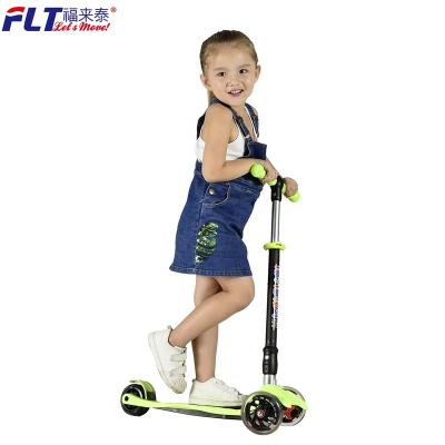 China Deluxe PU Scooter 3 Wheels Maxi Perfect For Kids Ages 6-10 With Foldable Handlebar for sale