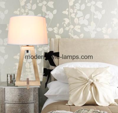 China 110 - 240V Voltage Modern Wood Table Lamp Decorative Lighting Traditional Style for sale