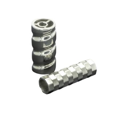 China Tamaño personalizado Metalurgia de polvo Partes de automóviles Acero inoxidable Inyección de moldeado de metal Accesorios de instrumentos de belleza en venta