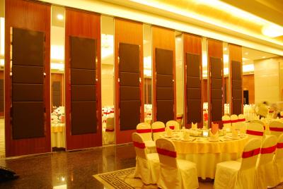 China Banquet Hall Movable Partition Walls Fireproof and Soundproof Partitions for sale