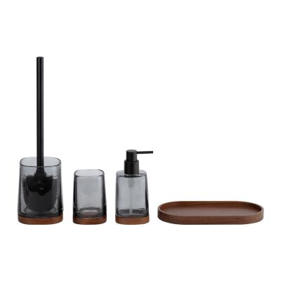 Chine 4pcs accessoires de salle de bains en verre fumé avec bouteille de savon à main en bois à vendre