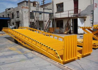 Chine Ascenseur hydraulique de rampe d'embarcadère de récipient de couleur jaune avec la qualité fiable de pompe de poignée à vendre