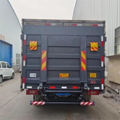 China Portão traseiro de aço em cantilever Portão traseiro hidráulico 2T para caminhões e vans à venda