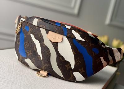 China Tarnungs-Monogramm-Segeltuch-Reißverschluss-offene Damen-Taillen-Taschen-Mehlkloß-Form zu verkaufen
