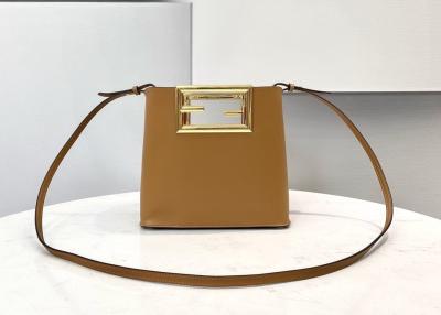 China Längen-nette Lederhandtasche des Genunie-Rindleder-Luxusquerleichensack-Eimer-19cm zu verkaufen