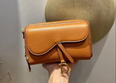 China 19cm Längen-lederne Caro Double Hand Bag Super-Kapazitäts-Nackenband mit Halterung zu verkaufen