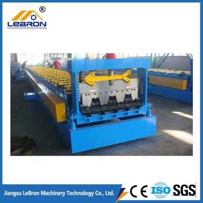 China Stabiler Getriebe-Bodenfliese-Produktionsmaschinen SEITE und PUs Rohstoff zu verkaufen