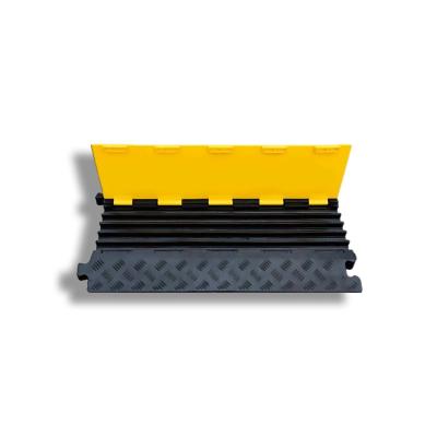 China Ontwerp van anti-slip oppervlakken voor openbare ruimtes met veel verkeer met rubber speed bump Te koop