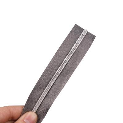 China Fade Proof Feature Wholesale Golden Color Fade Proof White Nylon Teeth Long Chain Zipper in a Rolls #4 for sale