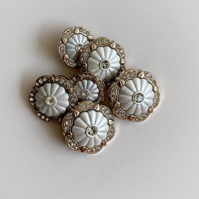 China Sustainable Women's fashion buttons/latest resin shell buttons metal handle buttons for sale