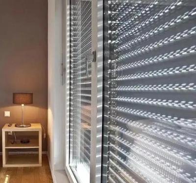 Cina Stoffa per tendine verticale della feritoia dell'armadio da cucina del rullo della porta dell'otturatore interno di alluminio della finestra in vendita
