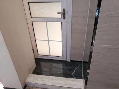 China A grão da madeira maciça articulou a porta de vidro do chuveiro, porta de vidro do quadro de alumínio de 45mm à venda