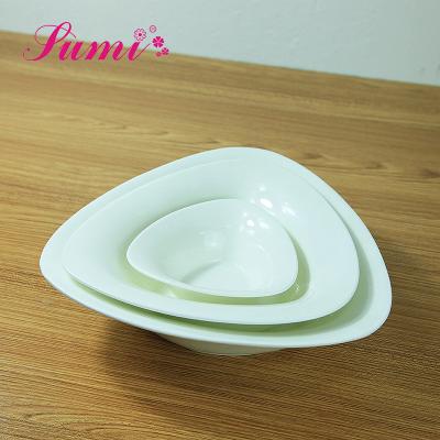 China 2019 Sustainable New Design Creative Customized Triangle Ceramic Bowl , Mini Ceramic Bowl For Hotel Restaurant for sale