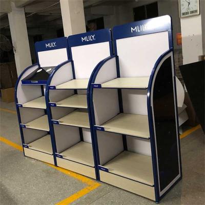 China Wooden metal display rack cabinet for pillow bread shelf disassemable display rack wood on wheels à venda