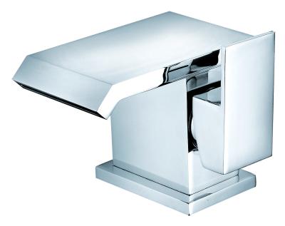 China Grifón de mezclador de cuencas de un solo mango para un control fácil y suave del agua T8672 en venta
