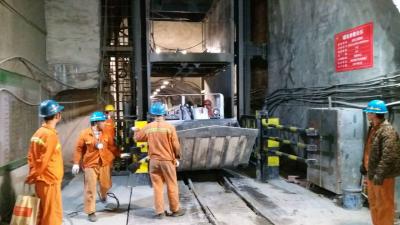 China Carregador subterrâneo do de alta capacidade LHD para certificados do Ce e do Iso de carvão à venda
