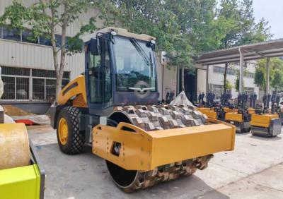 Κίνα 8 τόνων Padfoot Single Drum Roller STS08 με κινητήρα Cummins 74kw στο Λεσότο προς πώληση