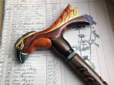 China Haya Raven Walking Cane Stick Unusual de madera elegante con la cabeza animal en venta