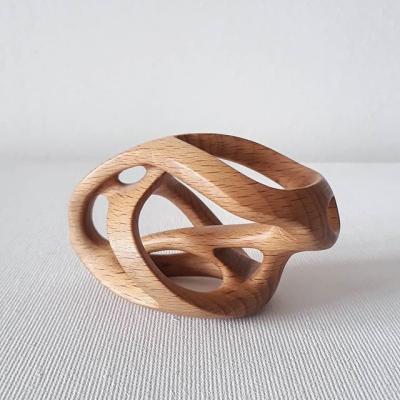 China Las esculturas de madera hechas a mano estéticas inspiradas Art Display ISO9001 aprobaron en venta