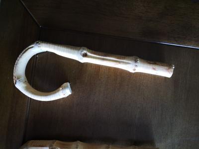 China Manija hecha a mano de madera de bambú del bolso con hardware del metal en venta
