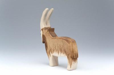 China Exhibición única finalmente hecha a mano de los animales de la estatuilla de madera de madera hecha a mano de la cabra en venta