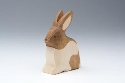 China La madera de Ashtree de la haya talló el logotipo del OEM de Bunny Rabbit Figurine en venta