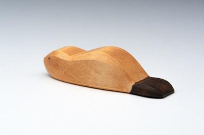 China El color natural talló el material de madera de Toy With Hardwood Birch Oak de la vaca en venta