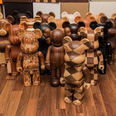 China La mano del ODM del OEM talló la escultura de madera grande del Woodcarving de madera del oso en venta