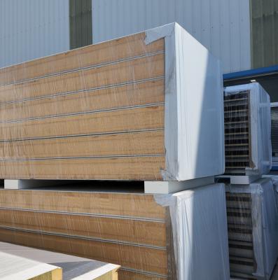 China Lightweight and Versatile Polyurethane Sandwich Wall Panel for Any Construction Project for sale