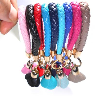China Vrouwen 16.5cm Zwarte Rose Personalised Leather Keychain Handmade Te koop