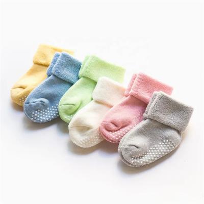 China Cute Breathable Christmas Ruffle Cotton Winter Warm Non Slip Organic Baby Socks for sale