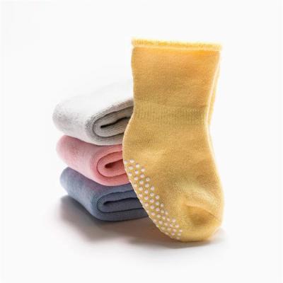 China Anti Slip Breathable Cute Warm Cotton Winter Walking Baby Knit Baby Bumps Sets for sale