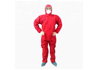 中国 赤く使い捨て可能な化学つなぎ服は抵抗力があるPP SMS微小孔のある材料を引き裂きます 販売のため