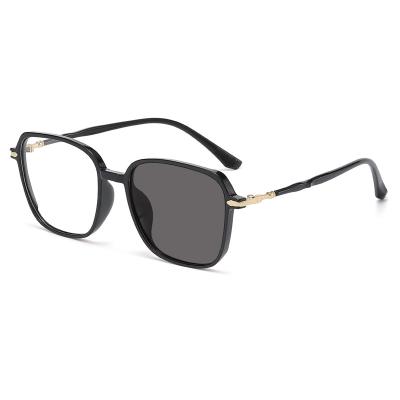 China For New Fashion Reading Glasses Large Frame PC Anti Blue Light Glasses Men Photochromic Glasses Blue Light Blocking Women Photocromic Glasses for sale