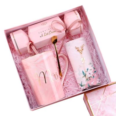 China New Year Promotional Useful Birthday Anniversary Gifts Ceramic Cup Napkin Set Wedding Return Gifts for sale