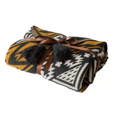 China Manufacturer Sale Custom Acrylic Woven Geometric Black Yellow Folded Jacquard Home Blanket for sale