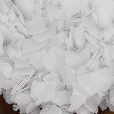China A soda de cáustico do NaOH da pureza alta lasca-se a categoria 98,5% industrial à venda