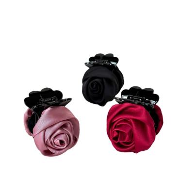 Chine Clip à griffes de cheveux de fleurs pour les fêtes Beaux modèles accrocheurs à vendre