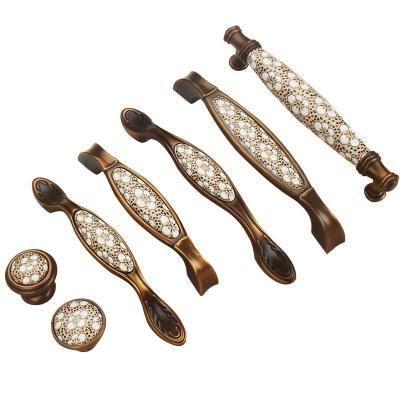 China Tiradores de puerta decorativos retros de cerámica del armario de la flor en venta