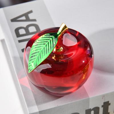China Europe New Product As A Gift Factory Price Wholesale Direct Sales Apple Shape Crystal Ornaments Apple for sale