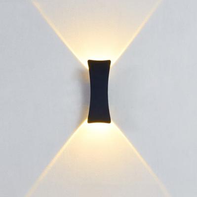 China Lámpara de pared exterior corredor impermeable lámpara de pared dormitorio balcón luces de noche minimalistas modernas led luz decorativa en venta