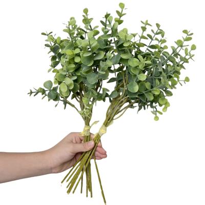 China Beautiful Colorful Artificial 1 bundle of Eucalyptus leaves Silk flowers Factory wholesale home decoration wedding party Christmas party Rose for sale