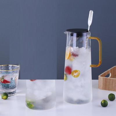 Chine Broc en verre résistant à la chaleur de l'eau ISO9001 avec le couvercle 550ml non toxique à vendre