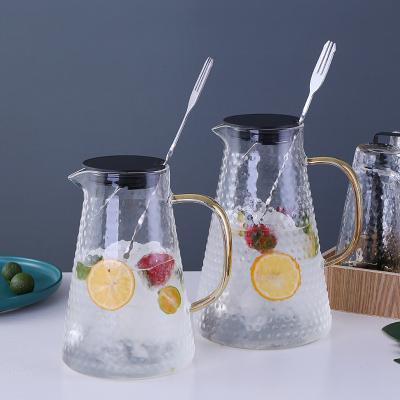 Chine Biens en verre du broc 1400ml 1800ml de verrerie résistante à la chaleur Lidded lavable à vendre