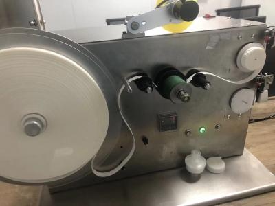 China Máquina de embalagem de papel de filtro HME acionada pneumaticamente de primeira geração para B2B India à venda