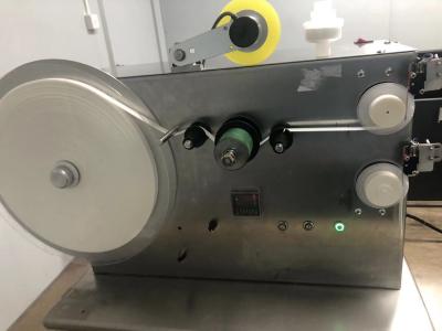 China Máquina de enrolar fita de papel de filtro HME de aço inoxidável com velocidade ajustável / suporte de frequência de 50 Hz à venda