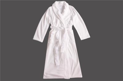 China Der Polyester-Frauen Stockpapa der weiße lange Bademantel 100% für Winter zu verkaufen