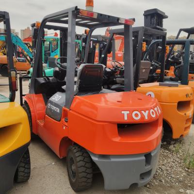 Chine 2018 Toyota 3 tonnes utilisé chariot élévateur diesel à 350 m/min en bon état à vendre