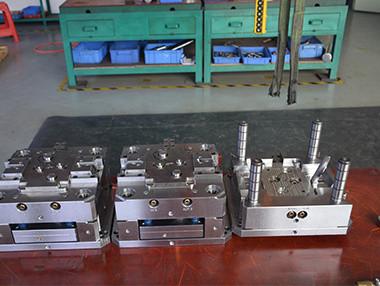 China Embalaje de plástico fabricante de moldes de inyección de hierro ISO9001 TS16949 certificado en venta